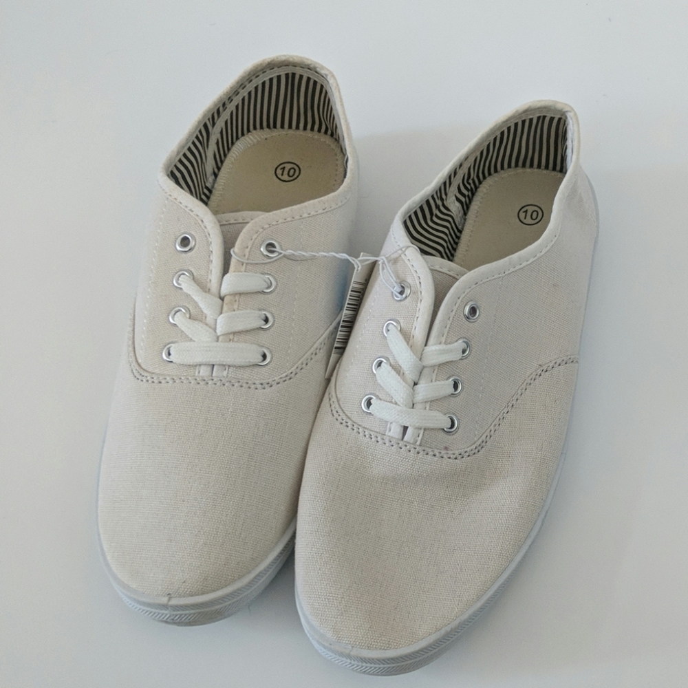 NWT Plain White Canvas Sneakers Sz 10